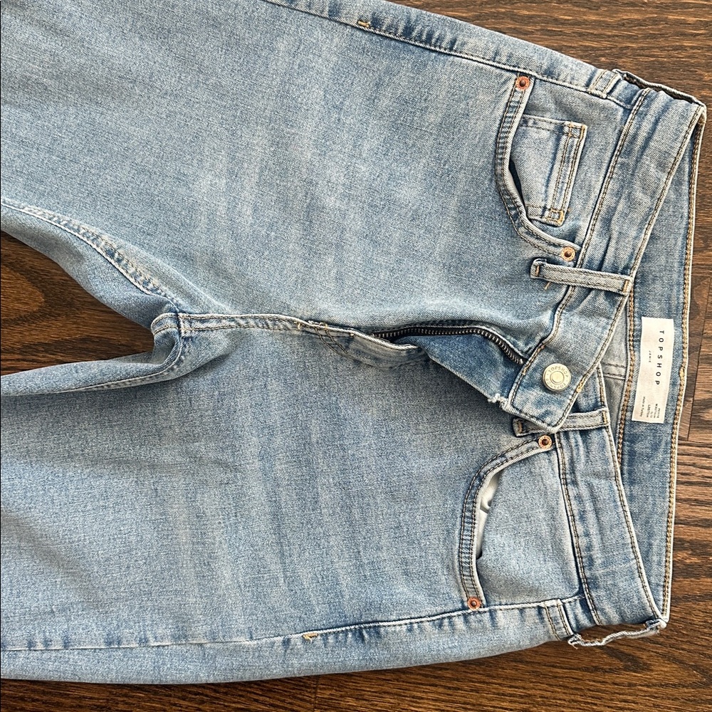 NWOT Topshop Light Blue Cropped Jeans with Frayed Hem - Picture 3 of 7